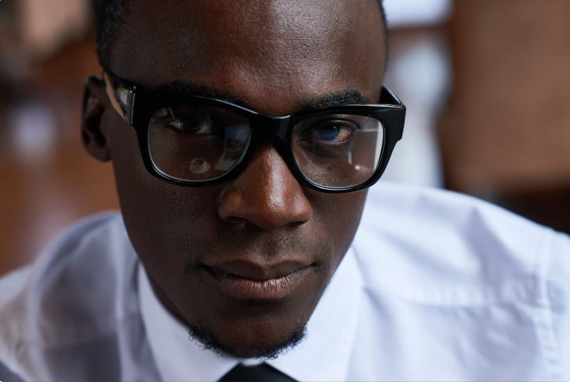 What Glasses Make You Look More Attractive? A Subtle Guide to Choosing Well