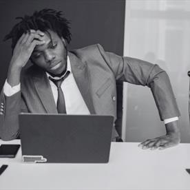 Why Do My Eyes Feel Tired After a Full Day on Screens?